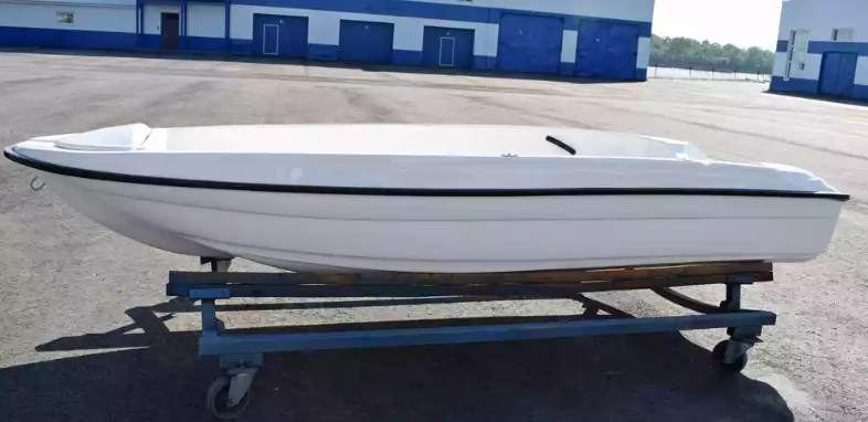 Стеклопластиковая лодка Пингвин (тримаран) в Одинцово