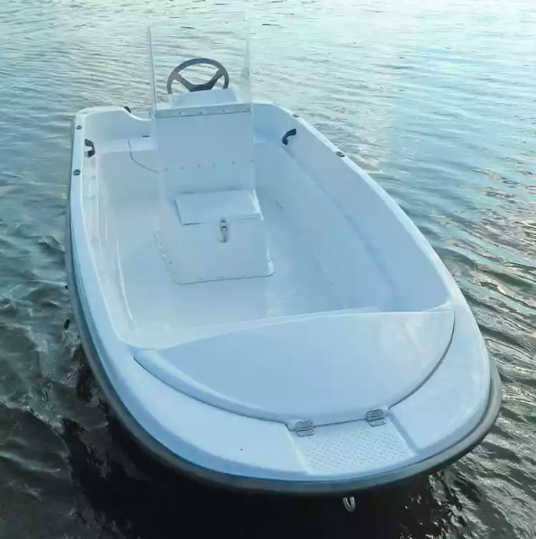 Стеклопластиковая лодка Пингвин с консолью (тримаран) в Одинцово