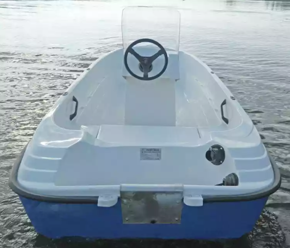 Стеклопластиковая лодка Пингвин с консолью (тримаран) в Одинцово