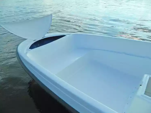 Стеклопластиковая лодка Пингвин с консолью (тримаран) в Одинцово