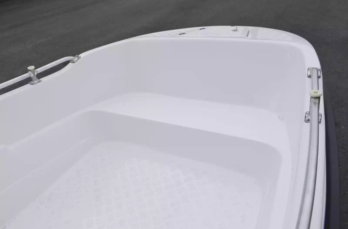 Стеклопластиковая лодка Пингвин New (тримаран) в Одинцово