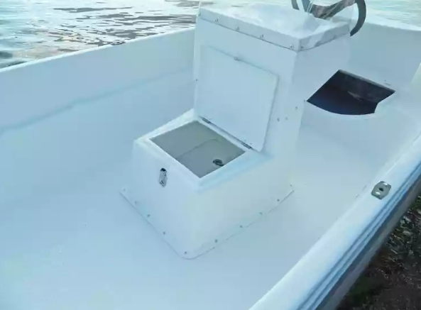 Стеклопластиковая лодка Пингвин с консолью (тримаран) в Одинцово