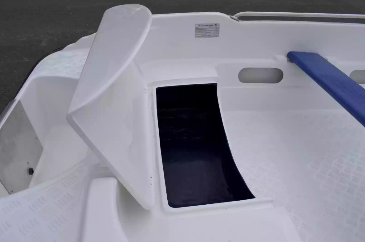 Стеклопластиковая лодка Пингвин New (тримаран) в Одинцово