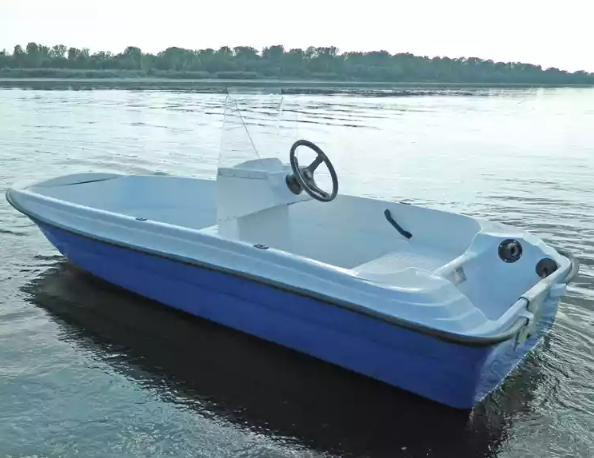 Стеклопластиковая лодка Пингвин с консолью (тримаран) в Одинцово