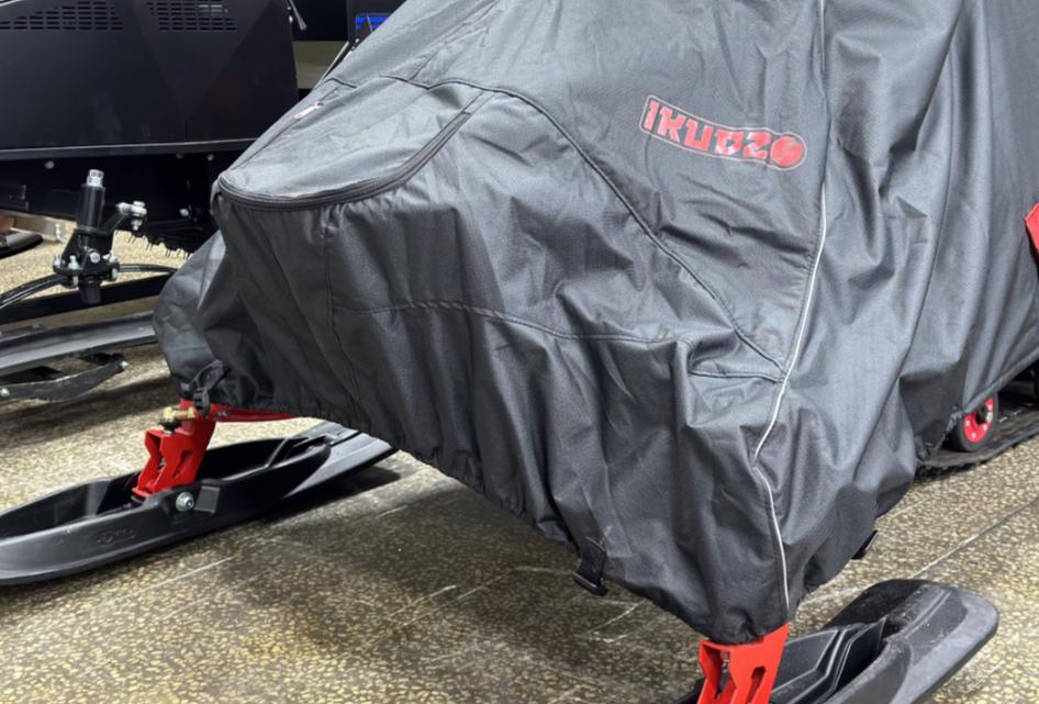 Чехол транспорт. снегохода IKUDZO HUNTER черно-красный Оксфорд ПРЕМИУМ качества с лого IKUDZO в Одинцово